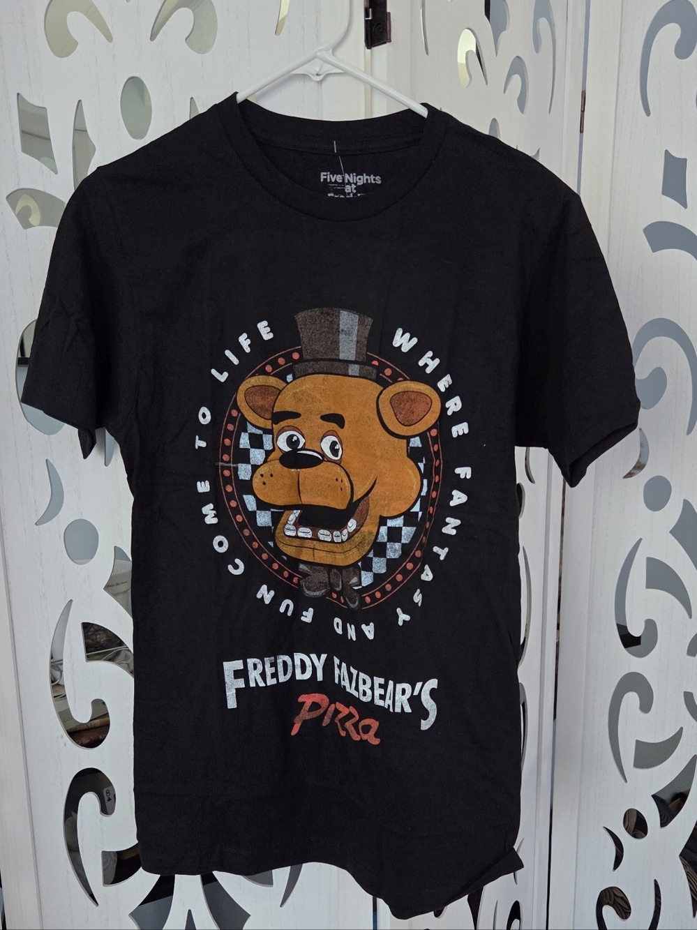 Five Nights at Freddy's Freddy Fazbear's Pizza Black Graphic Tee NWT